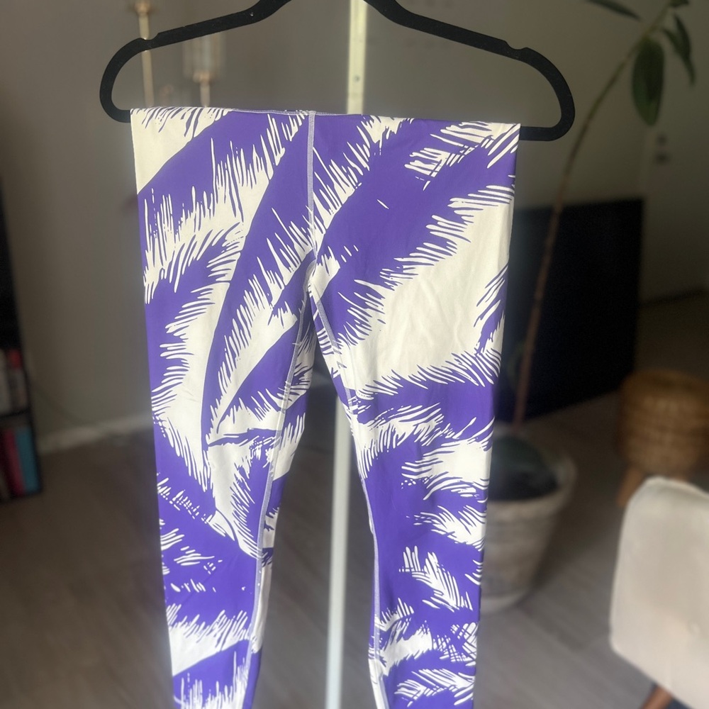 Fabletics Palm Print Leggings 🌴💜 – Size M